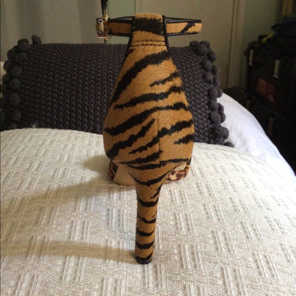 Vince Camuto animal print ankle strap heels - Picture 5 of 6